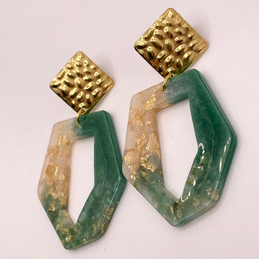 Paio di orecchini ad esagono forato in resina e acciaio inossidabile