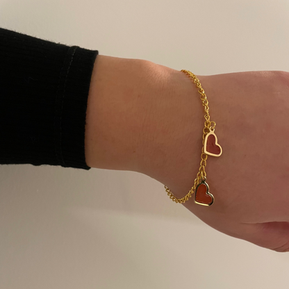 Bracciale con ciondoli a cuore in resina e acciaio inossidabile