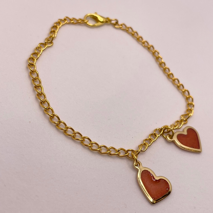 Bracciale con ciondoli a cuore in resina e acciaio inossidabile